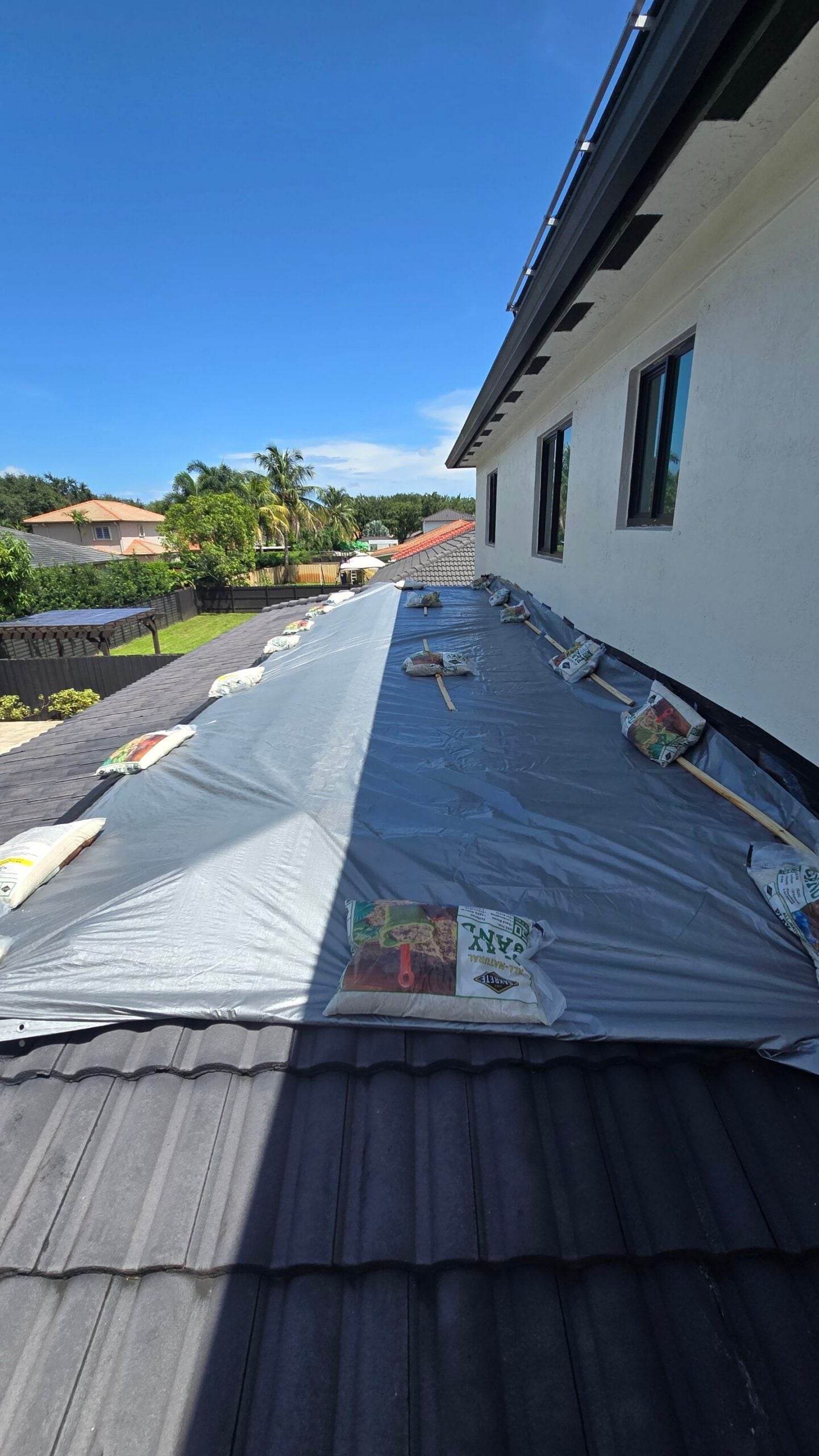 emergency roof tarp installation